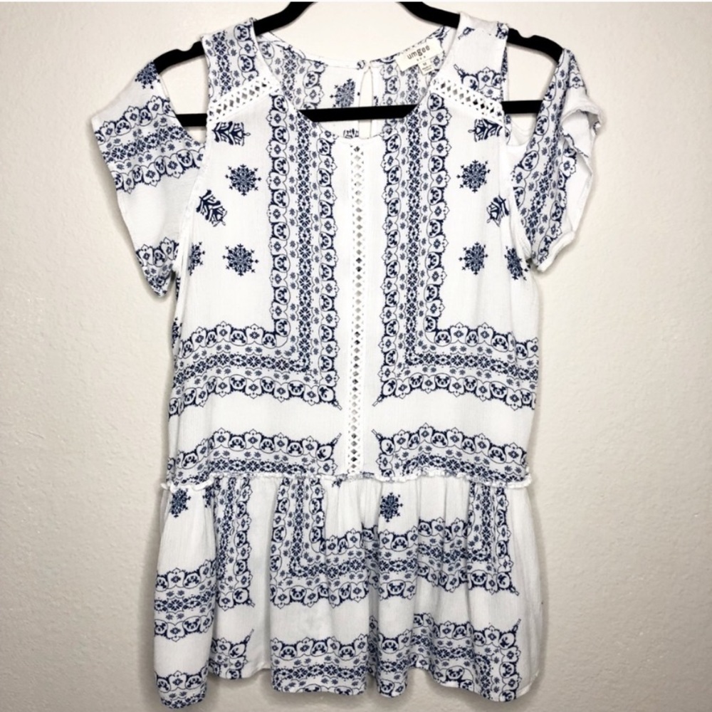 Umgee • Cold Shoulder Top - Picture 2 of 8